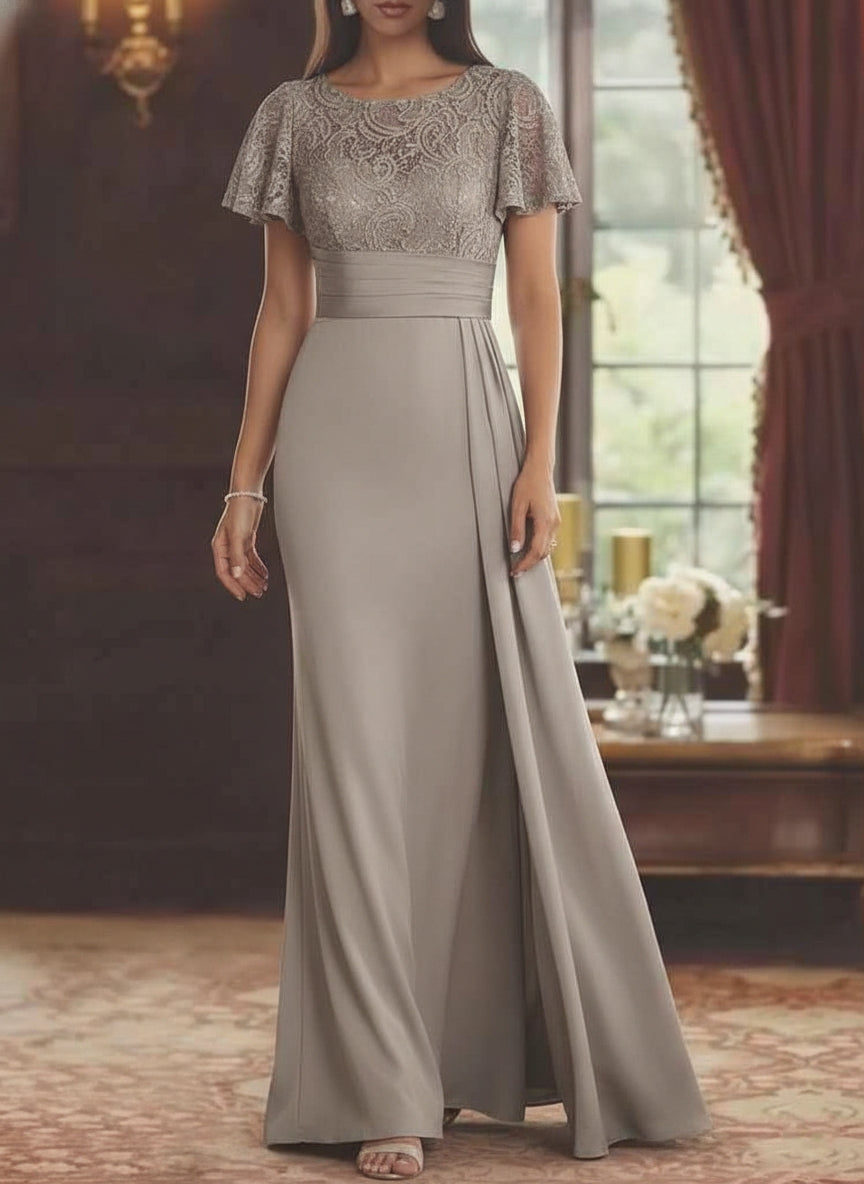 Robe mère de la mariée fourreau, satin stretch col rond, traîne Watteau, dentelle, manches courtes, longueur sol