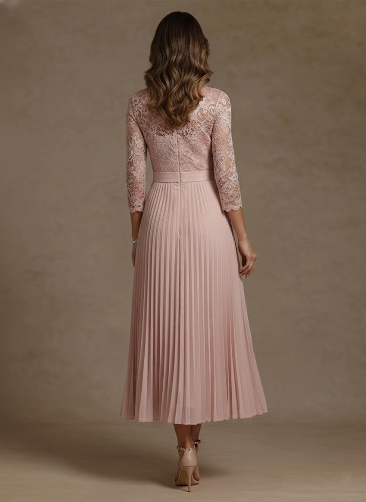Robe mère de la mariée ligne A, mousseline col haut, dentelle, manches 3/4, longueur midi, plissé