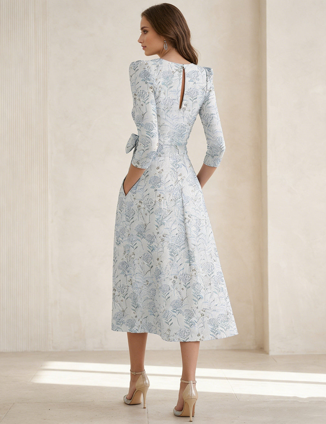 Robe mère de la mariée ligne A, jacquard col V, imprimé floral, manches 3/4, longueur midi