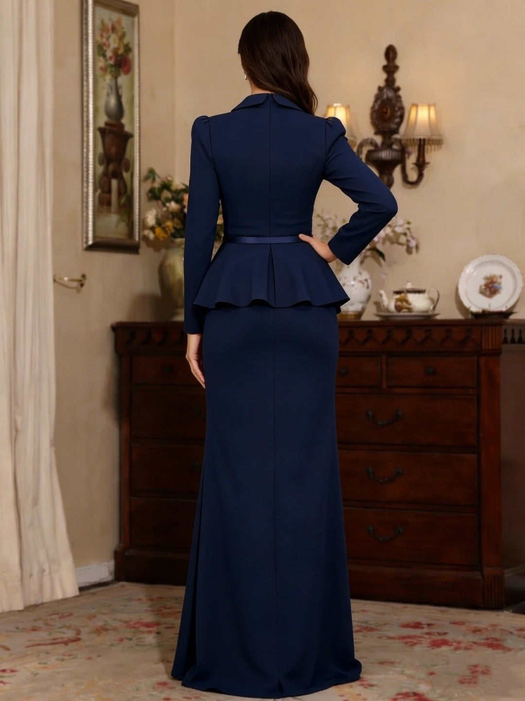 Robe mère de la mariée fourreau col V, satin stretch, fleurs 3D, manches longues, longueur sol, plissé