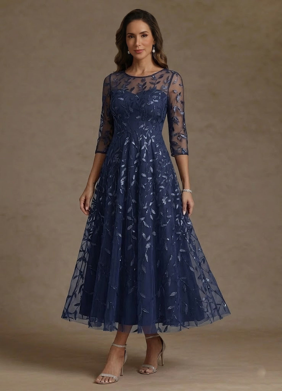 Robe mère de la mariée ligne A col rond, dentelle sequins, manches 3/4, floral, longueur midi