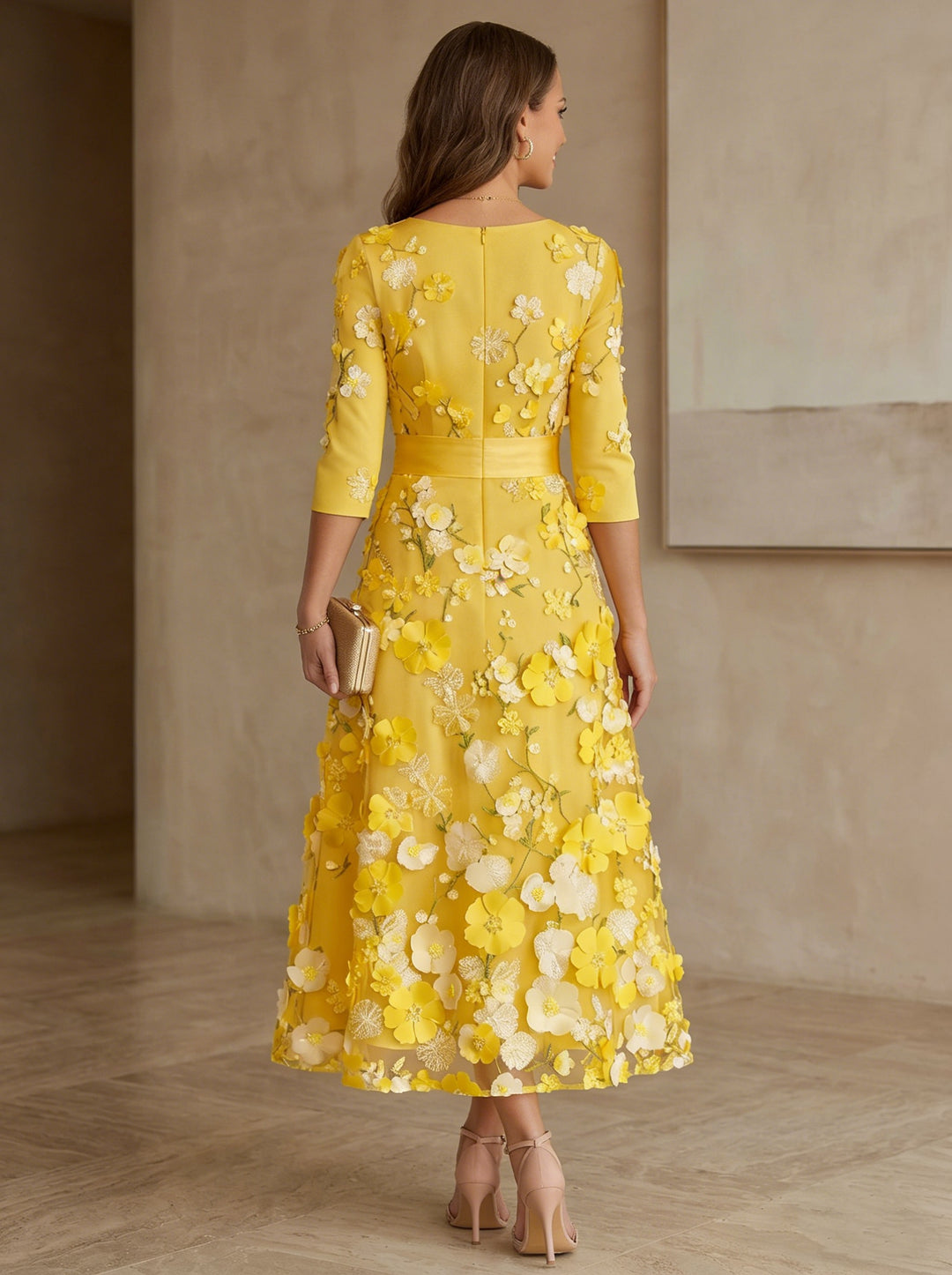 Robe mère de la mariée ligne A satin col rond, nœud, dentelle florale, manches 3/4, longueur midi