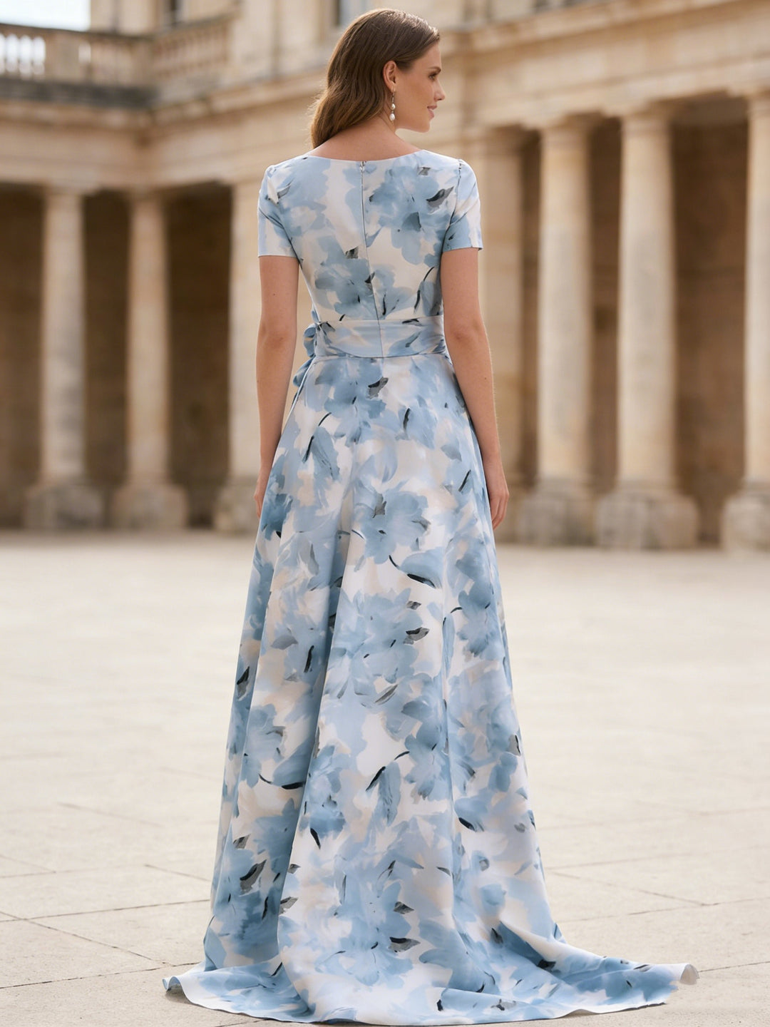 Robe mère de la mariée ligne A satin col rond, floral, manches courtes, asymétrique, longueur cheville, traîne