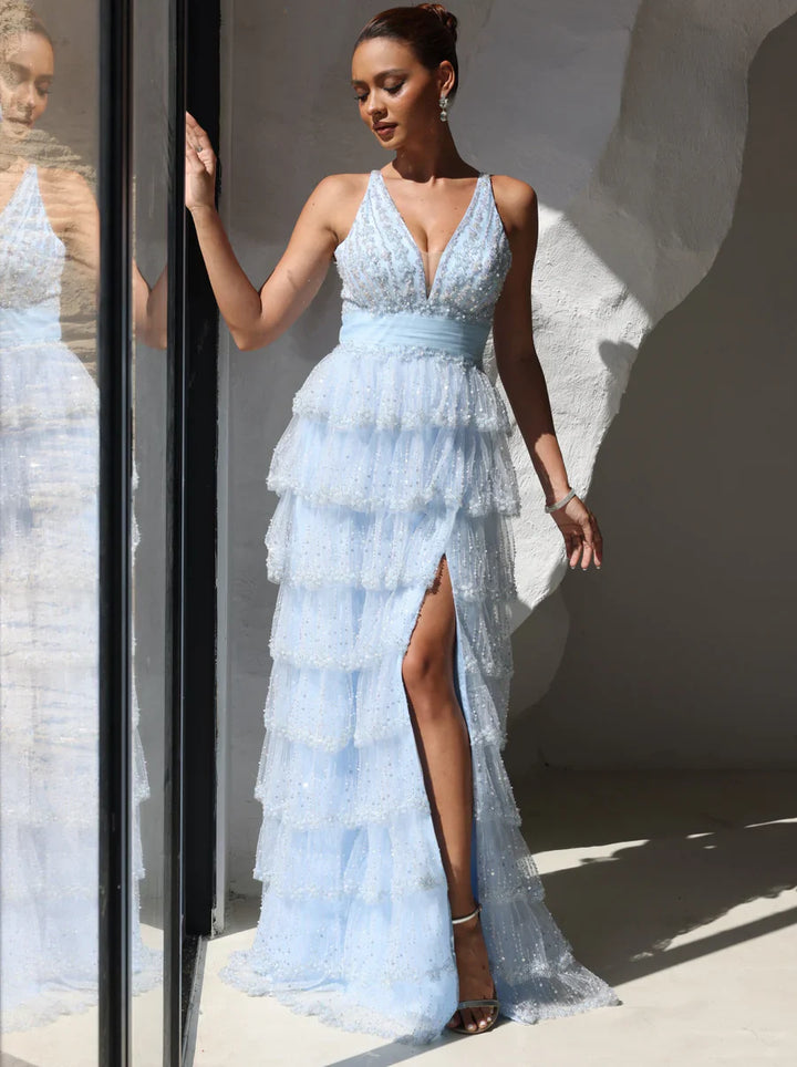 Robe soirée ligne A manches courtes col V sequins tulle superposé, fente latérale