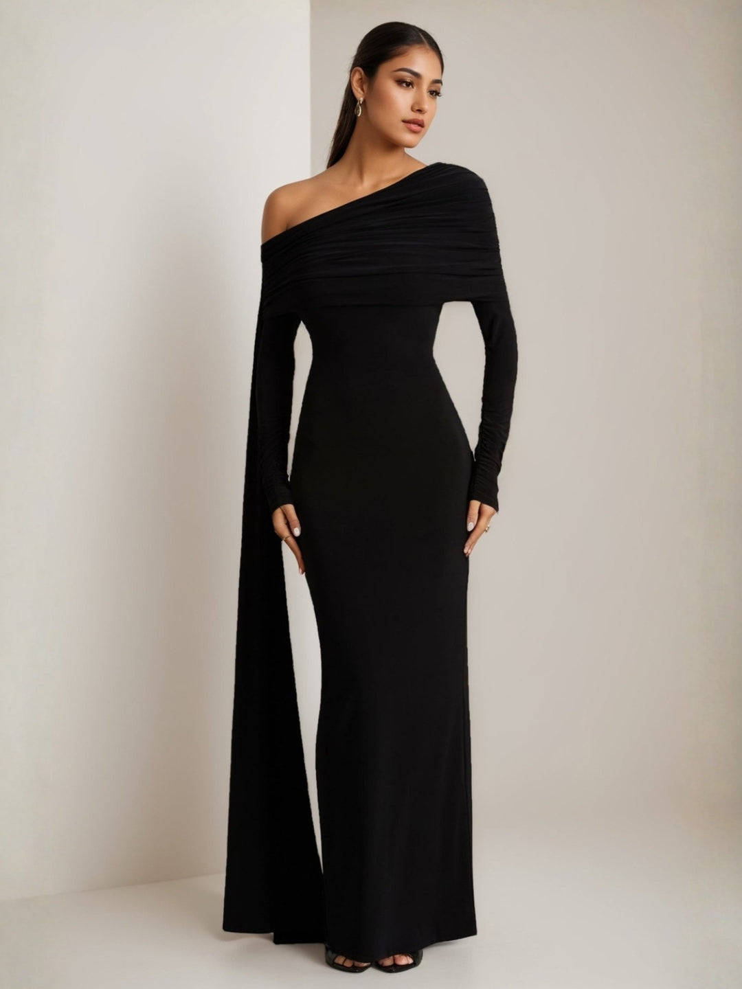 Robe Longue À Décolleté Bardot Avec Cape Et Détails Froncés