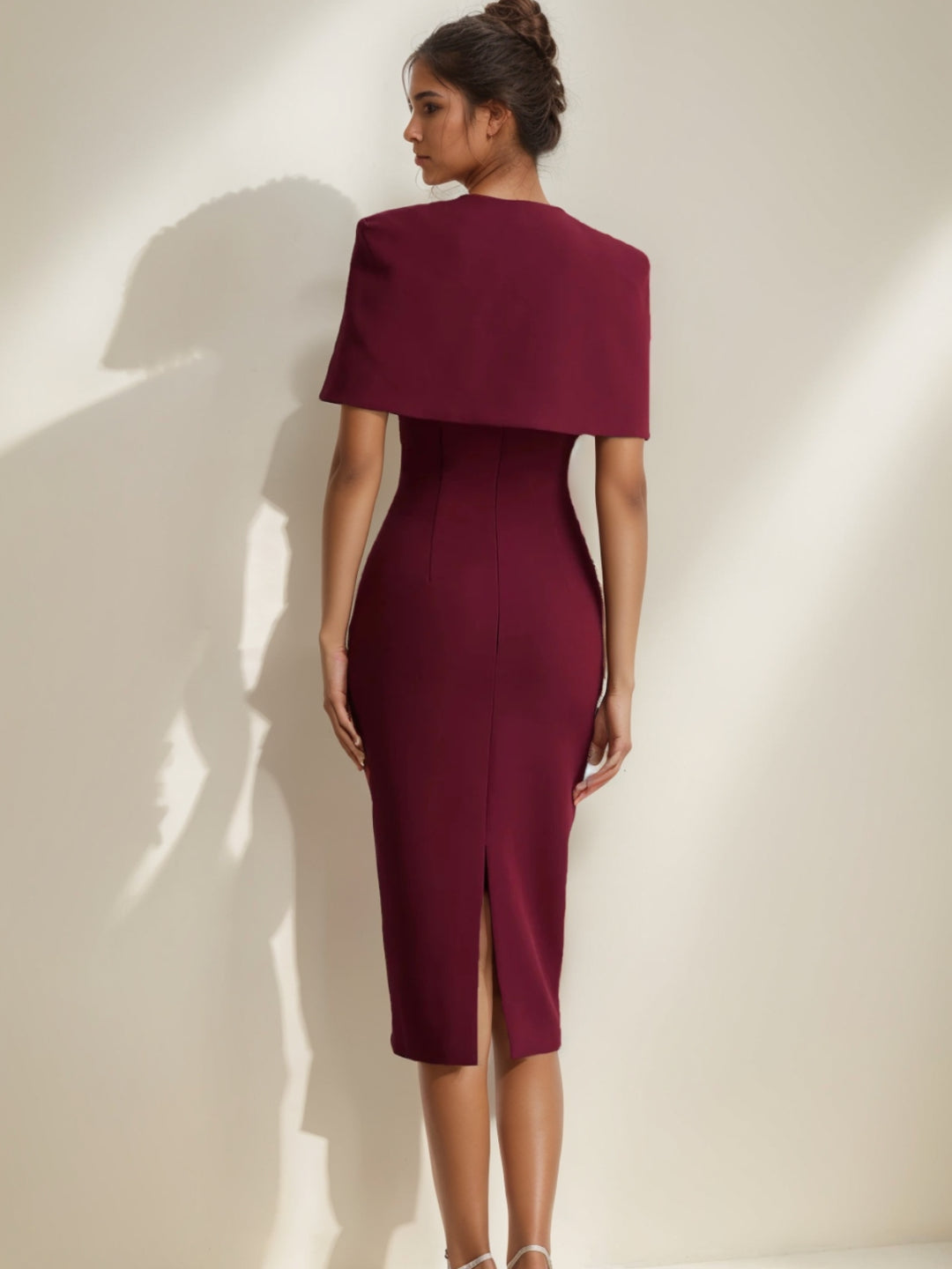Trompette/Sirène Longueur Genou Robe de Soirée à fines bretelles avec fente dos et cape petite