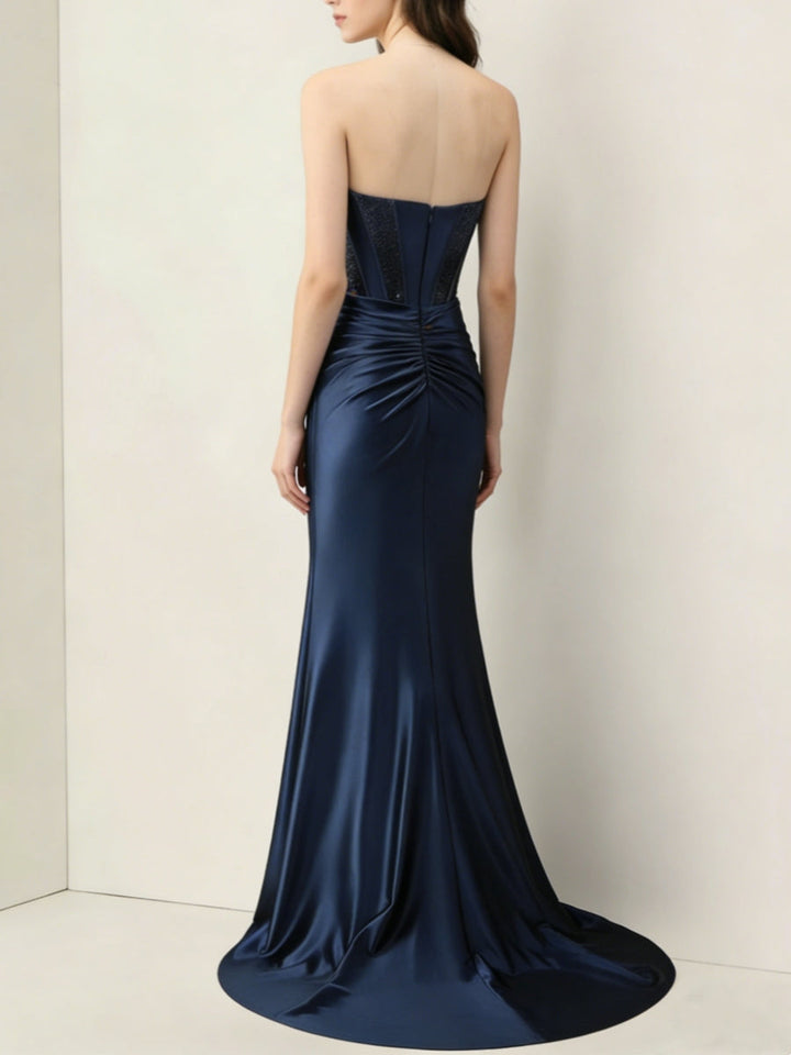 Robe soirée sirène sans bretelles satin sans manches, fente latérale, traîne, nœud, longueur sol