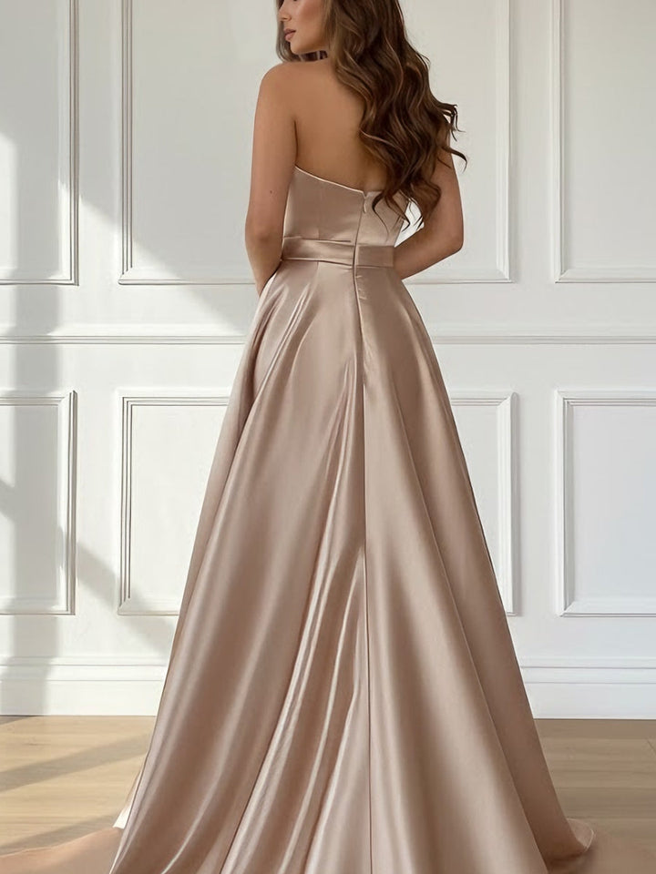 Robe soirée ligne A cœur satin, fente latérale, sans manches, longueur sol