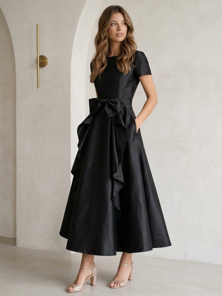 Robe cocktail ligne A col rond, satin, nœud, manches courtes, longueur midi