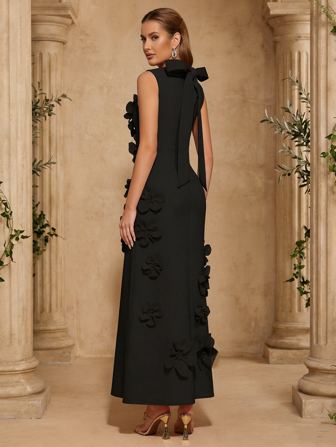 Robe cocktail ligne A col haut, satin stretch, fleurs 3D, sans manches, longueur cheville