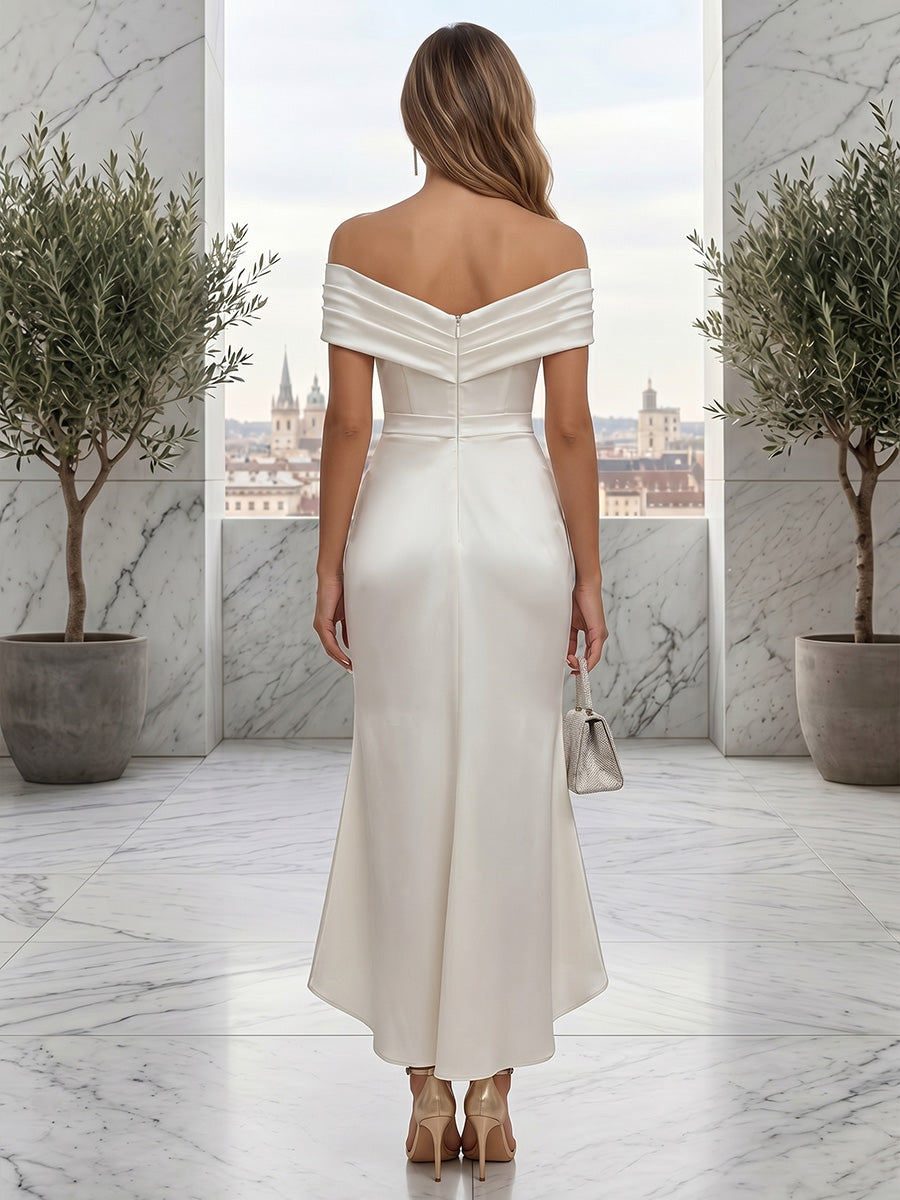 Gaine/Colonne Hors de l'épaule Satin Robe Cocktail Longueur du Thé Asymétrique Froncée Sans  Manches Formelle