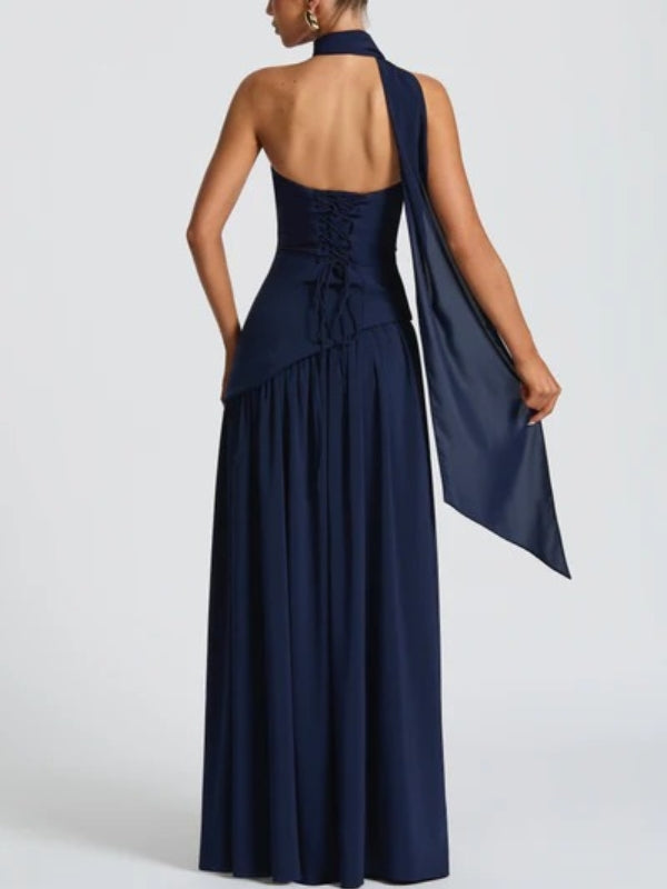 Robe Cintrée et Asymétrique avec Laçage dans le Dos et une Fente Haute