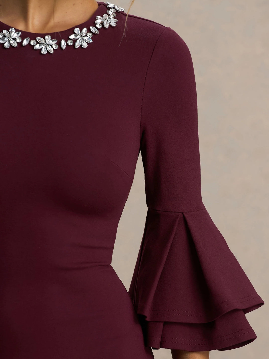 Robe Mini Col Rond Manches évasées Poignets et Ourlet à Volants