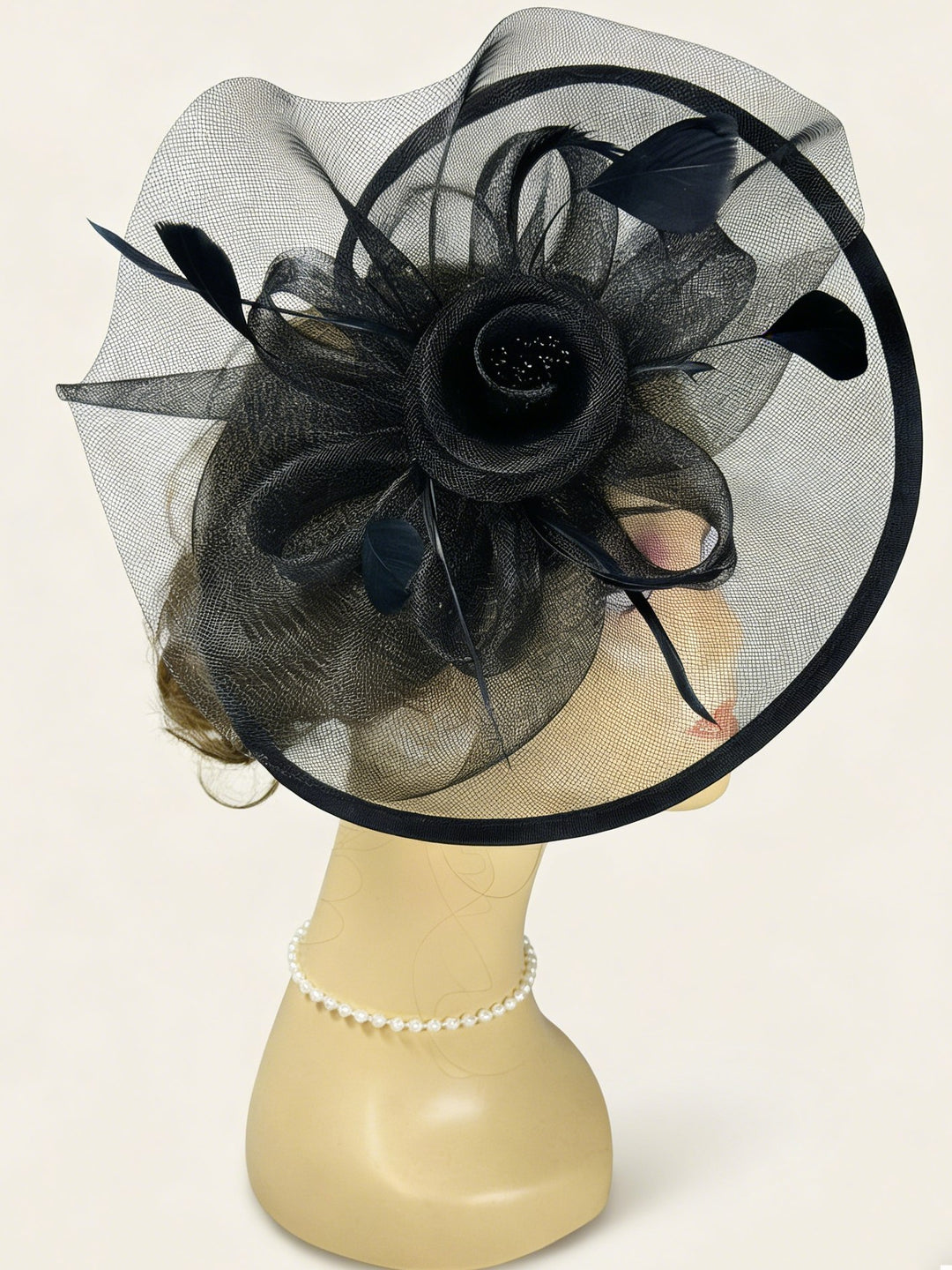 Élégant fascinateur – Chapeau Royal Ascot