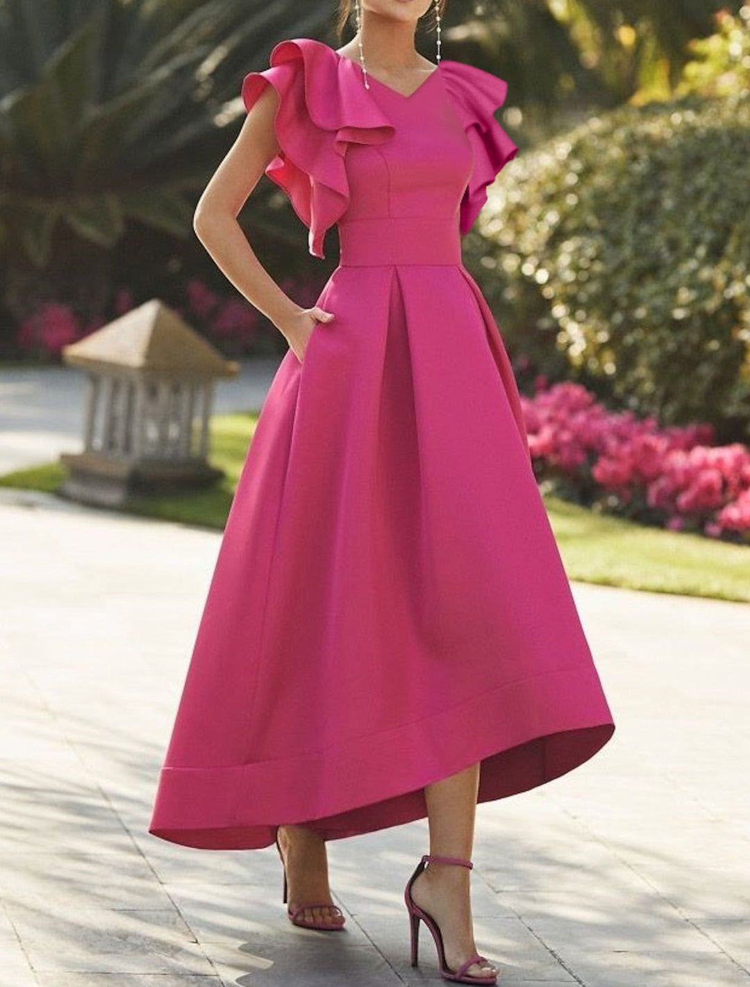 Robe de Bal Asymétrique à Col en V et Coupe Princesse