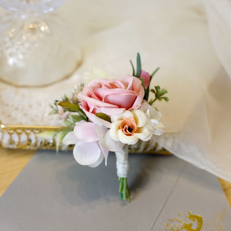 Bouquets De Poignets Avec Fleurs De Mariage